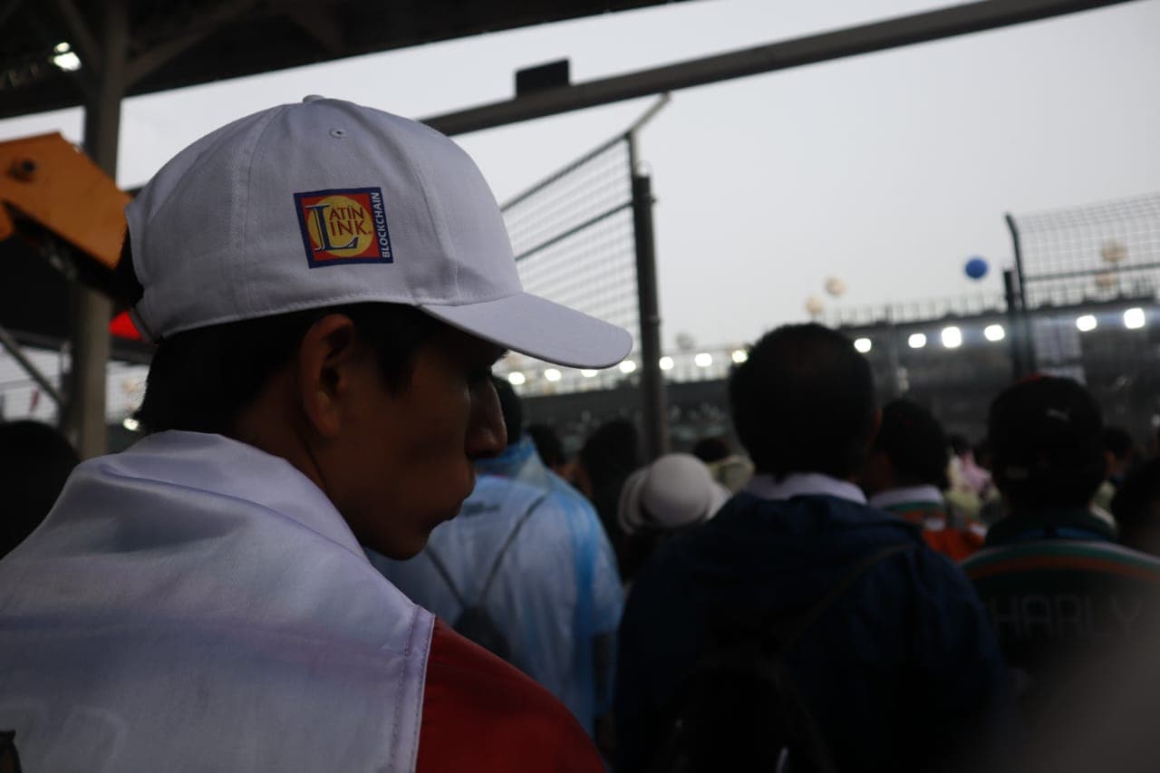 Fans and paddock